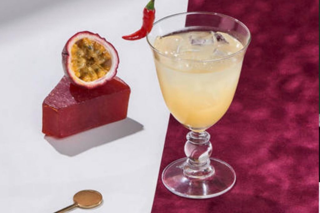 Cointreau Fizz Passion & Pepper - Valentine's Day Recipe (1)
