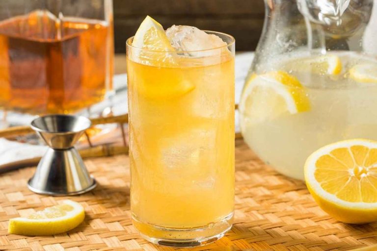 How To Make The Bourbon Lemonade