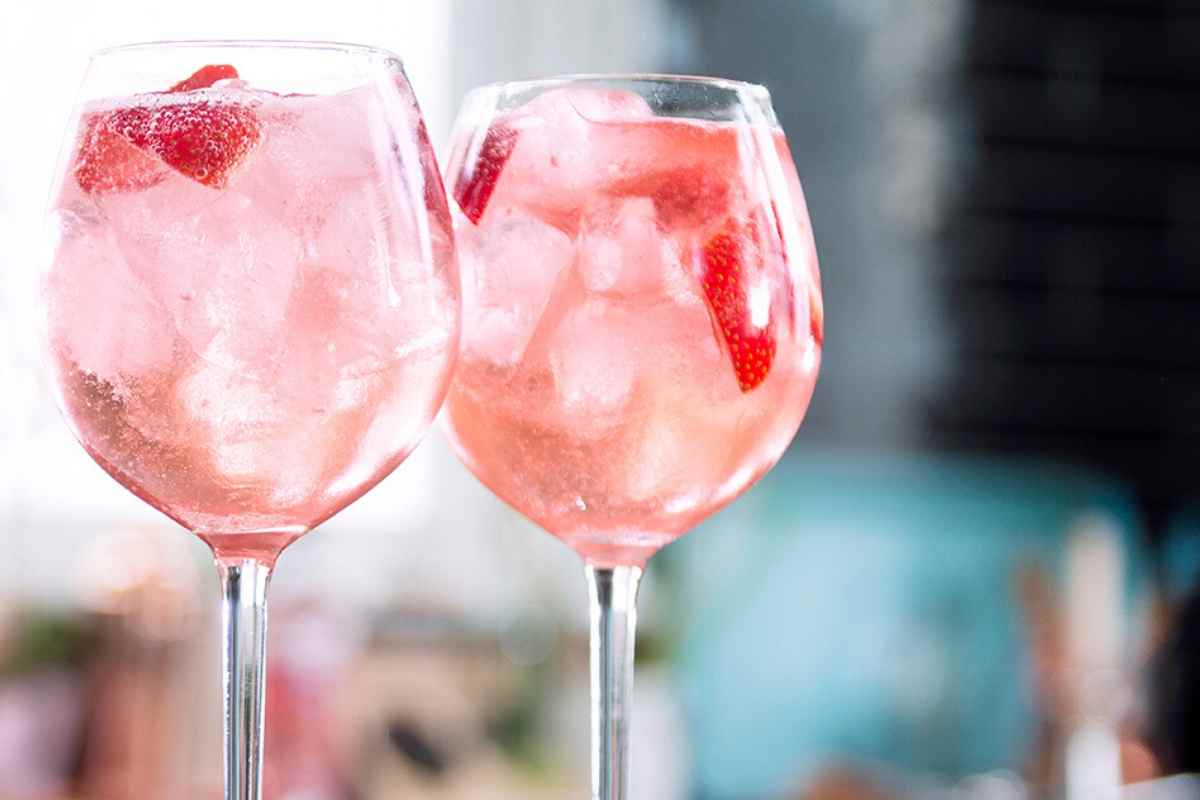 Gordons-Pink-Gin-and-Tonic-post