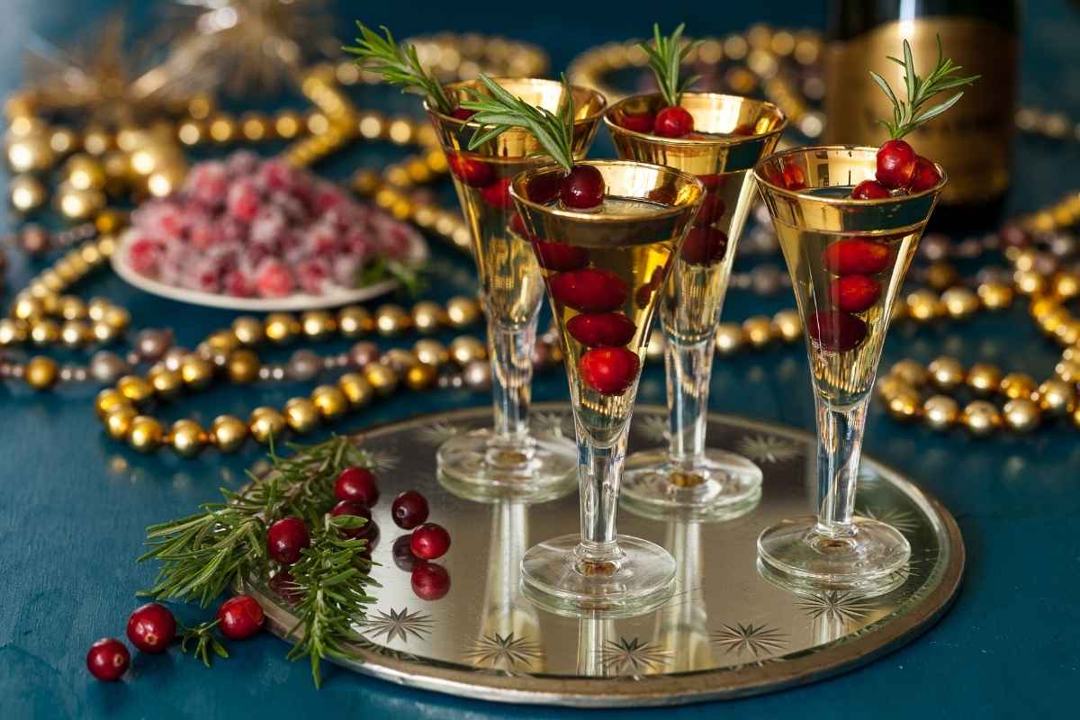 How To Make Easy, Festive Christmas Cocktails