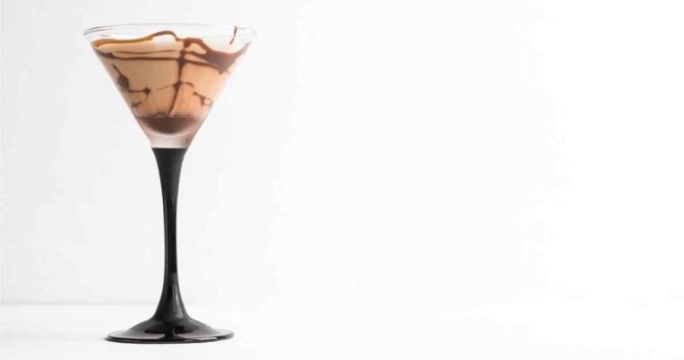 How to Make the Bailey’s Chocolate Martini