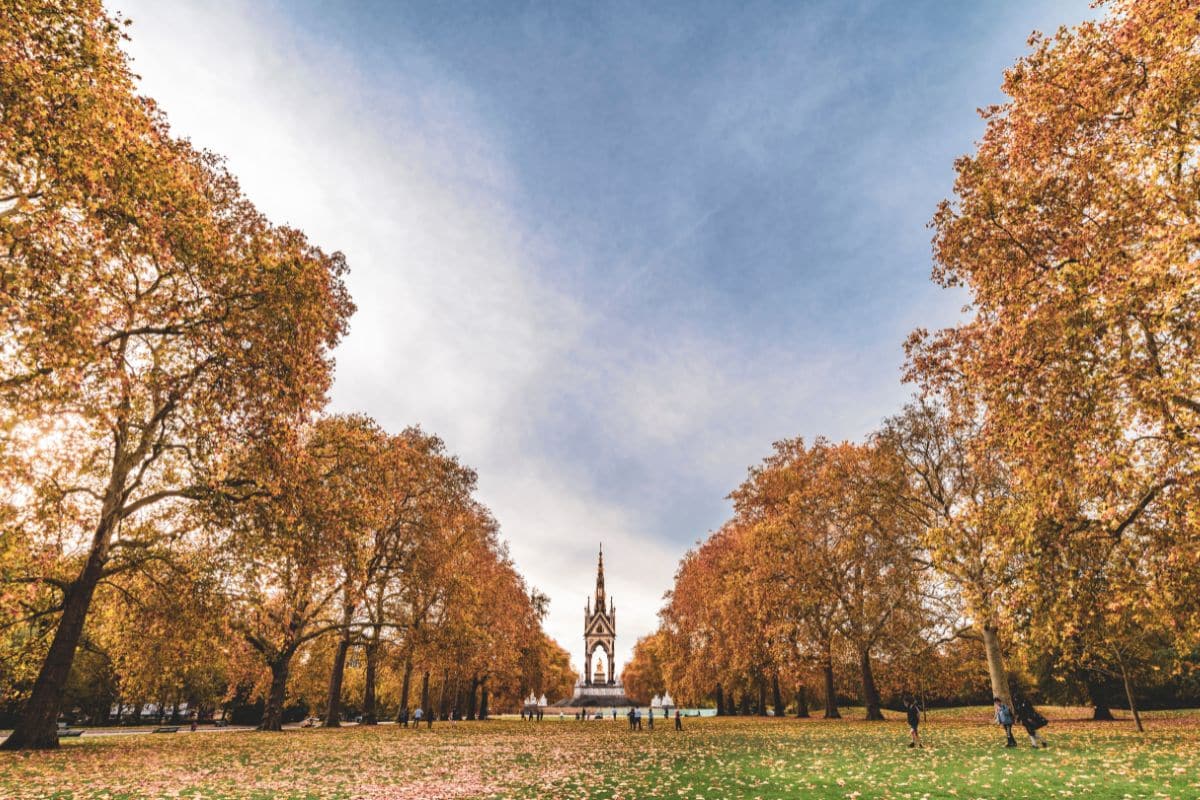 4. Hyde Park by Samuel Sweet from Pexels 