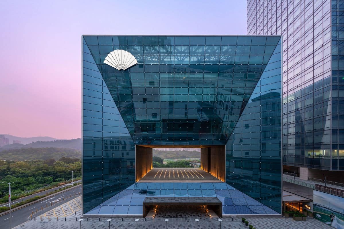 MO Glass facade